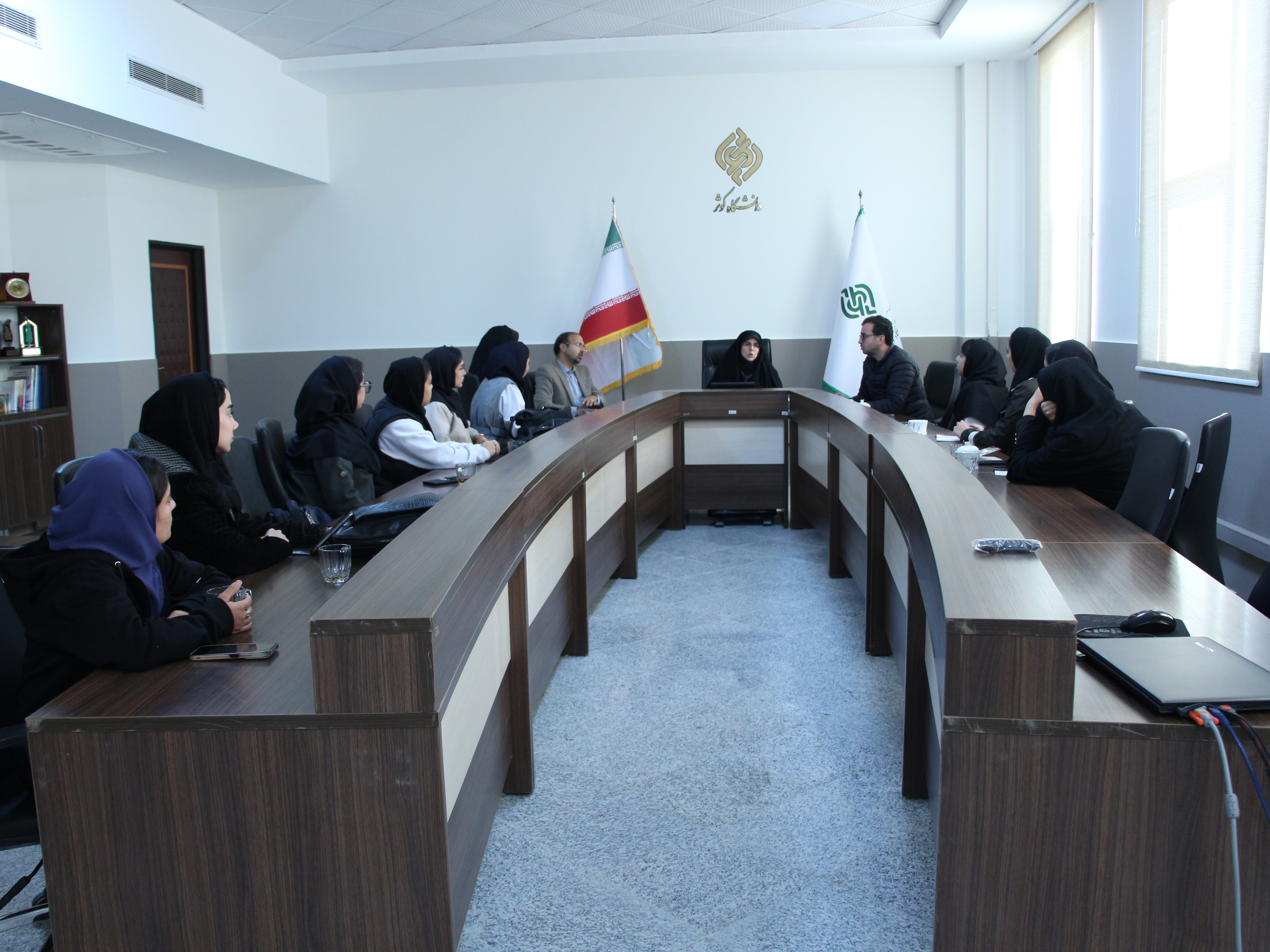 جلسه اعضای شورای صنفی  با رئیس دانشگاه و معاون دانشجویی